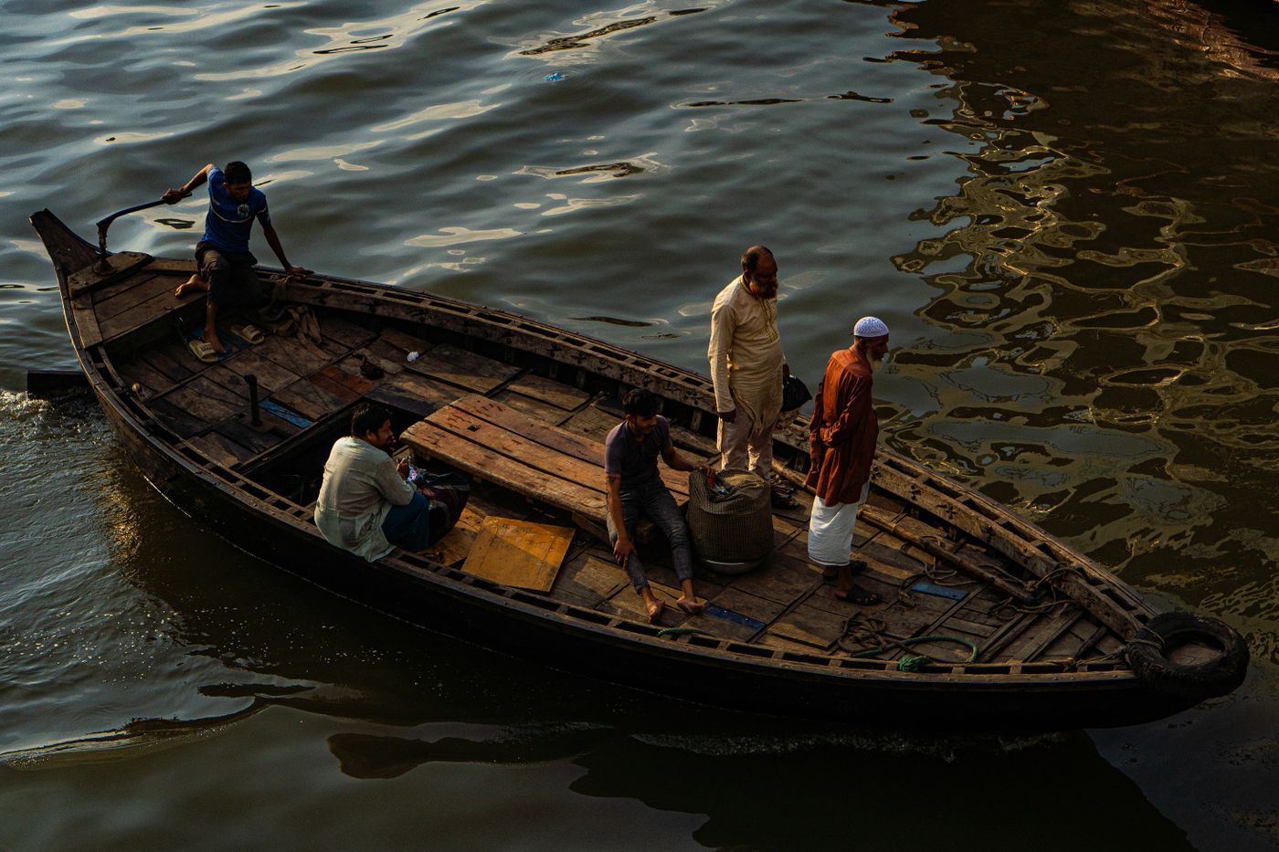 পেয়ারা বাগানে ভাসমান হাটের মৌসুম